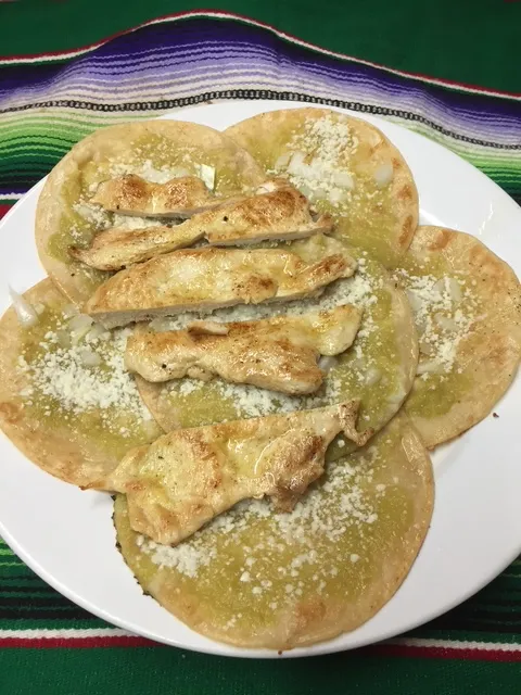 Chalupas with green salsa and cheese